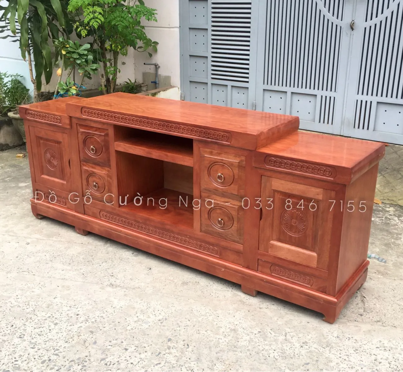 Quầy trưng bày kệ tivi gỗ xoan đào tại TP HCM, nguồn cung cấp đồ gỗ tự nhiên giá rẻ uy tín