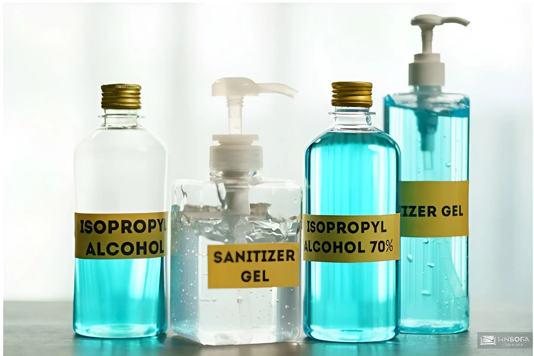 Isopropyl alcohol là dung môi mạnh tẩy mốc ghế sofa da hiệu quả