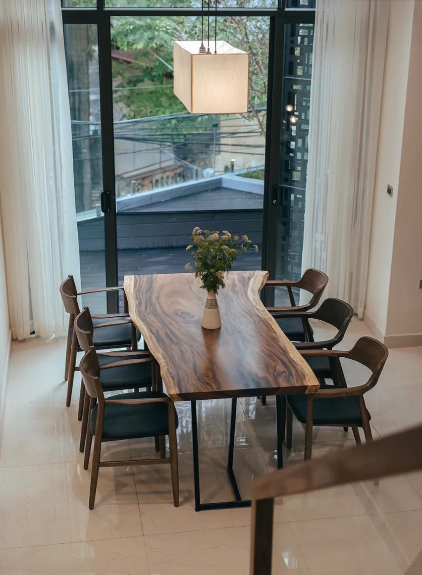 Bộ bàn ăn mặt gỗ nguyên tấm và ghế gỗ tự nhiên chân sắt