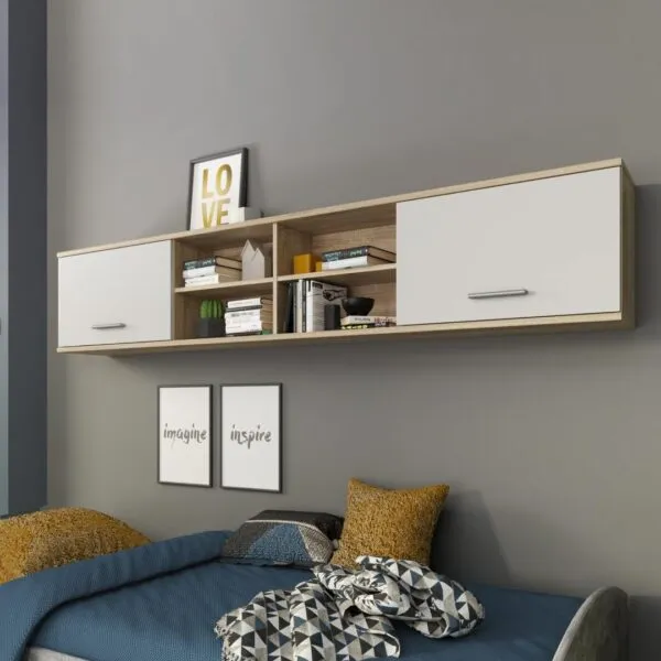 Kệ sách treo tường bằng gỗ mini lắp đặt trong phòng ngủ