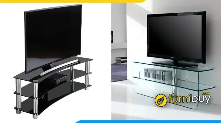 Mẫu kệ tivi kính cường lực hiện đại với chân inox sáng bóng, thiết kế tối giản