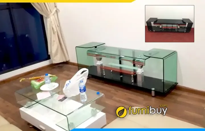 Kệ tivi kính đen 1m8 với chân inox mạ vàng đồng, phong cách sang trọng