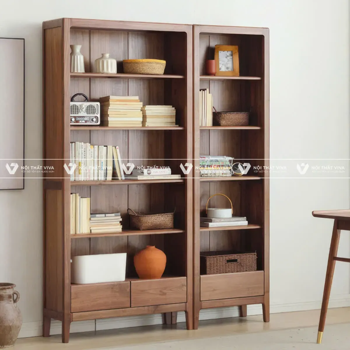 Kệ sách gỗ tự nhiên rất bền chắc