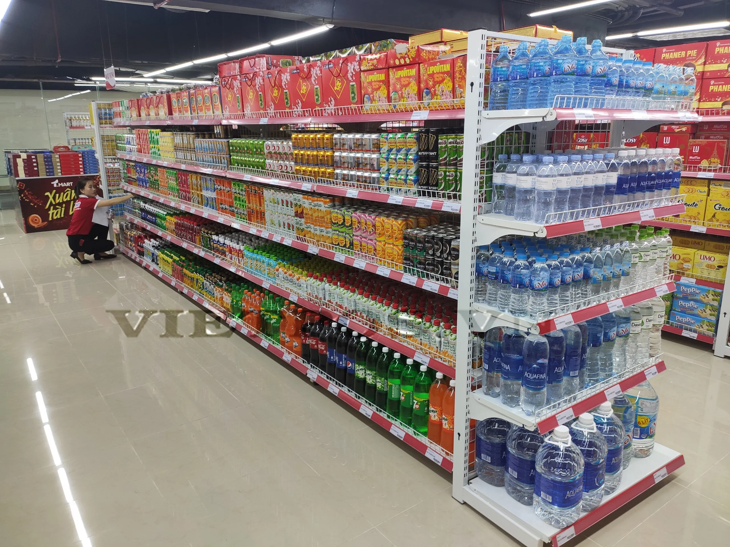 Hệ thống kệ trưng bày được ứng dụng trong các chuỗi cửa hàng tiện lợi và siêu thị