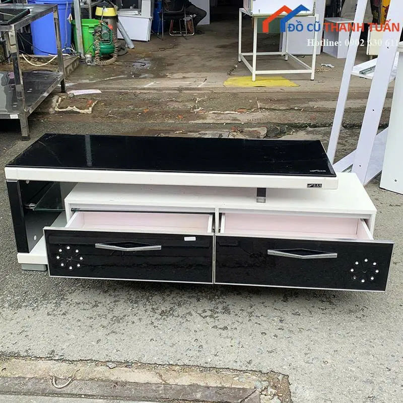 Kệ tivi kéo dài màu vân gỗ có ngăn kéo