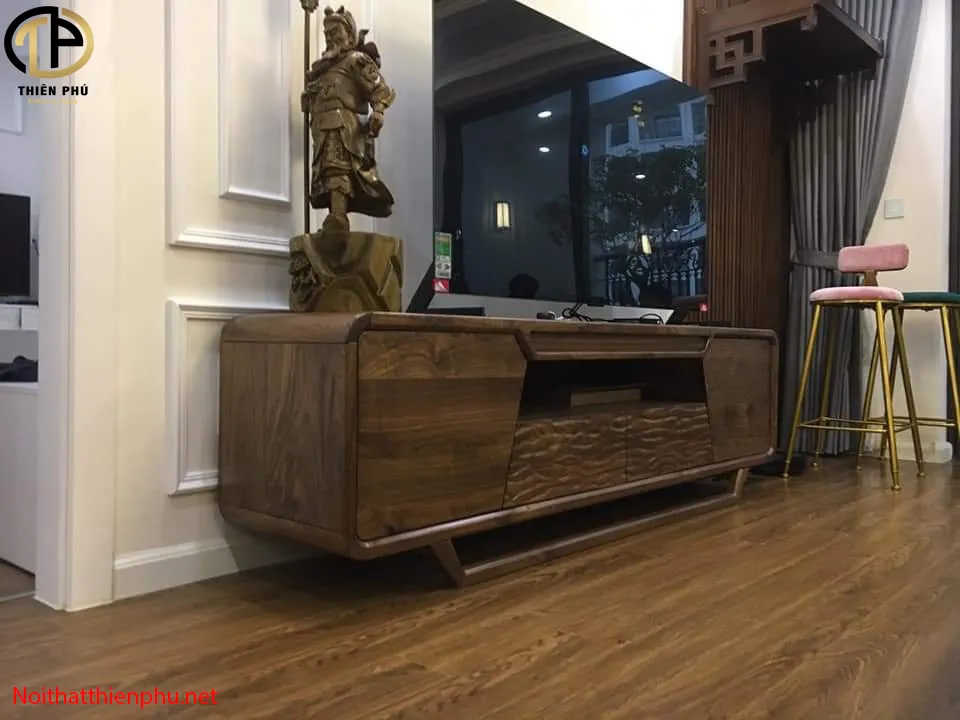 Mẫu kệ tivi gỗ óc chó cao cấp TK186 S2 với chân thuyền độc đáo