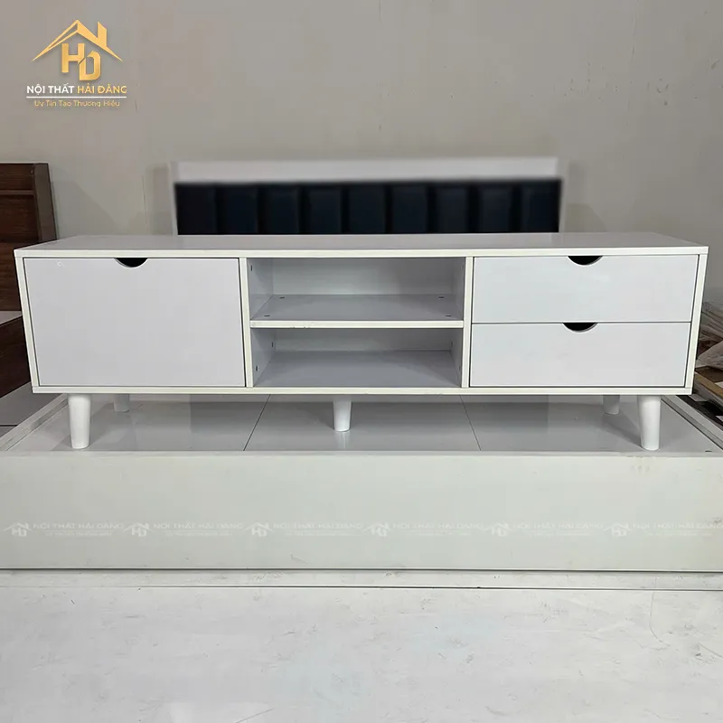 Kệ tivi màu trắng dài 1m6 có hộc kéo và ngăn tủ