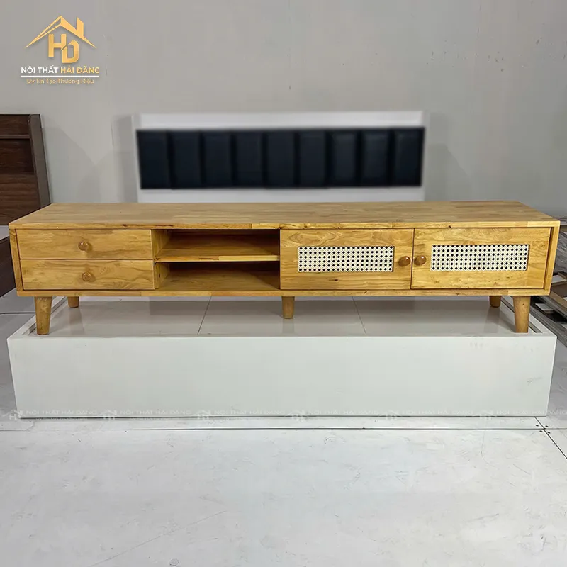 Kệ tivi gỗ cao su dài 1m8 có cánh lưới đẹp