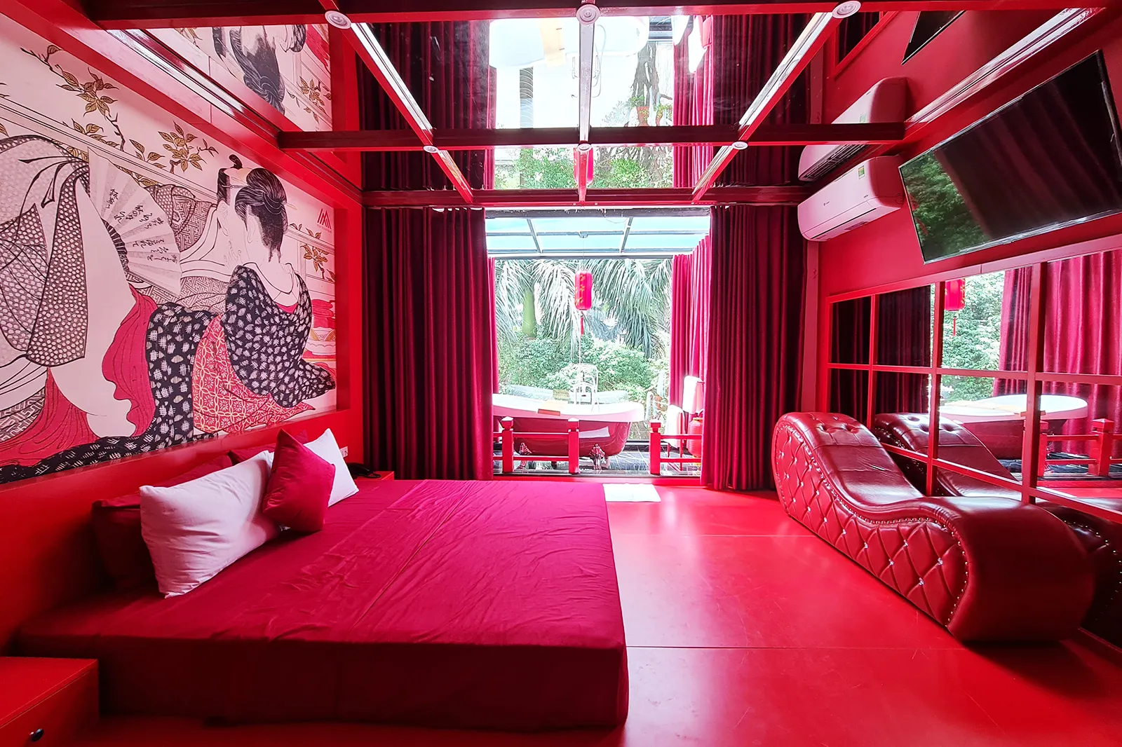 Mix Boutique Hotel 4 với giường lồng chim và nội thất lãng mạn, tiêu chuẩn dịch vụ tốt