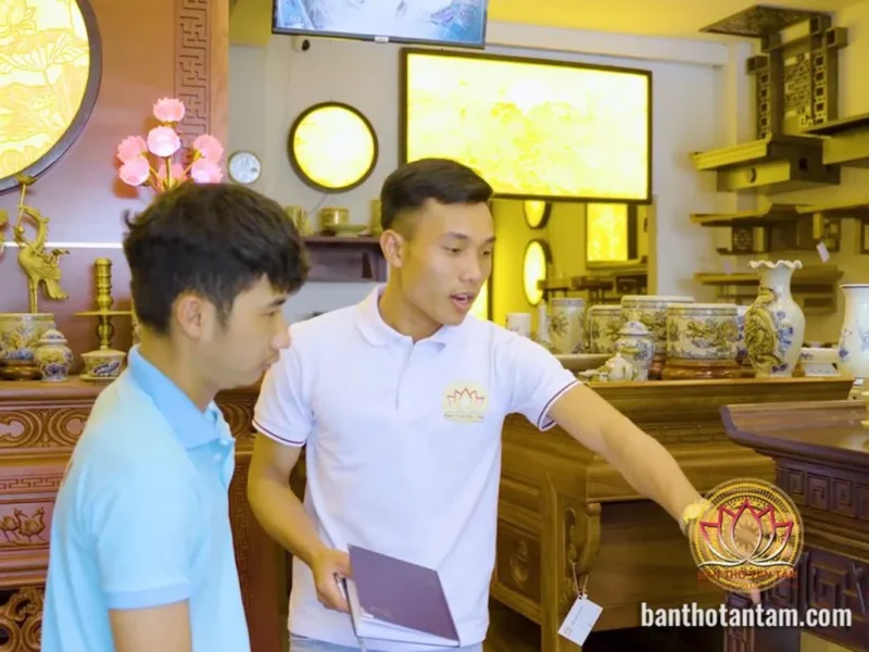 Không gian phòng thờ gia tiên bố trí tôn nghiêm trang trọng