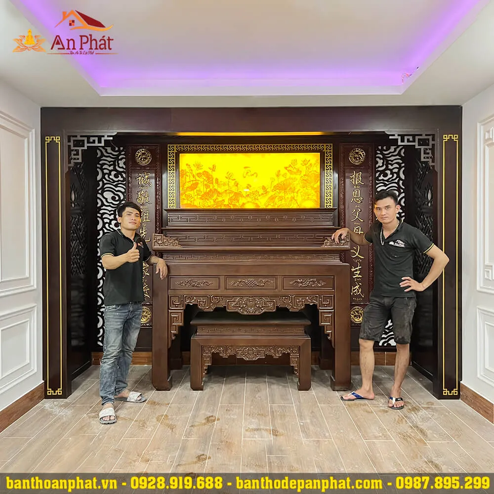 Không gian phòng thờ gia tiên đẹp gỗ gụ KGT341