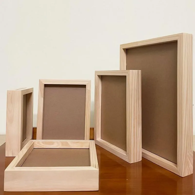 Mẫu khung tranh gỗ tự nhiên cao cấp với đường nét chạm khắc tinh xảo