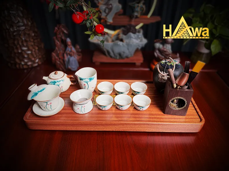 Góc nhìn chi tiết về vân gỗ hương Nam Phi trên khay trà nguyên khối