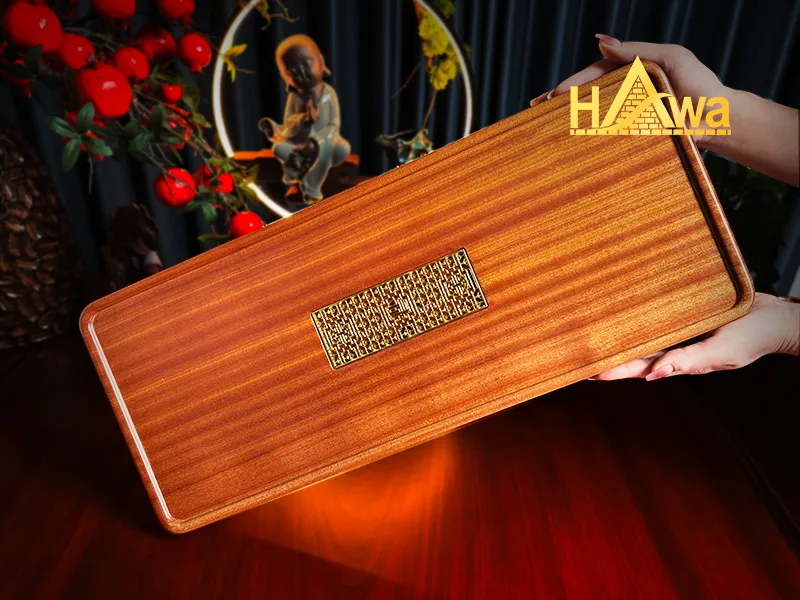 Khay trà gỗ hương nguyên khối nhìn từ phía trên với độ hoàn thiện hoàn hảo