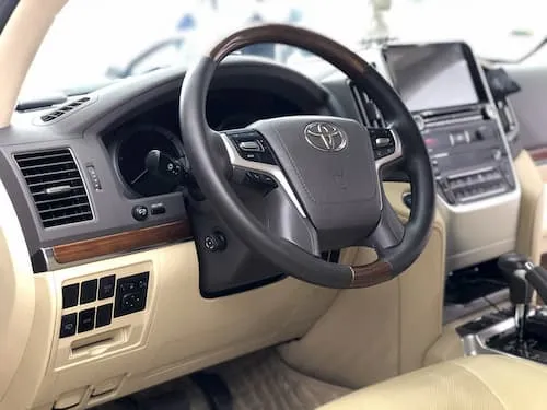 Thực hành bọc ghế da ô tô tại xưởng