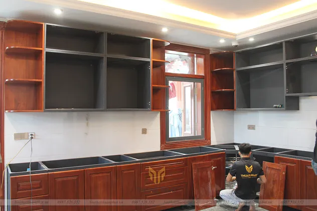 Tủ bếp gỗ Xoan Đào hoàn thiện