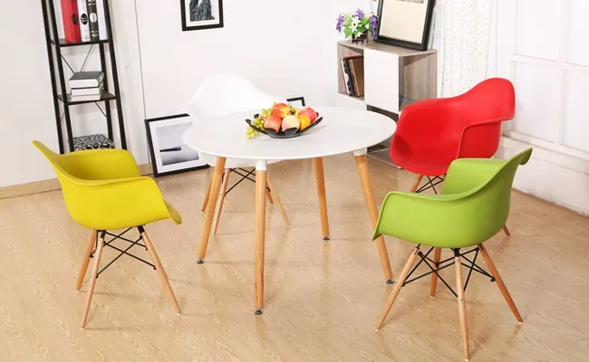 Bộ bàn ghế phòng khách thông minh Eiffel và Eames DAW nhỏ gọn