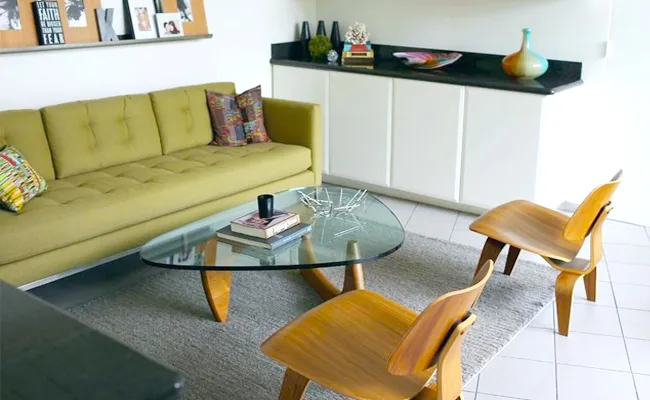 Bàn ghế phòng khách thông minh Noguchi Coffee Table và Ghế LCW từ gỗ óc chó