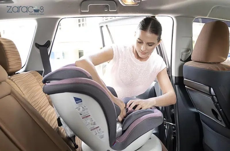 luu ý không để xoắn dây khi lắp ghế ô tô cho bé