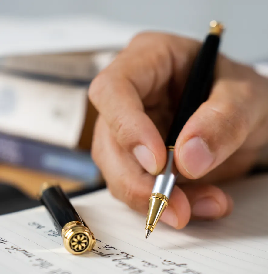 Không gian làm việc thoải mái, tránh các lỗi phong thủy khi sắp xếp vật dụng trang trí bàn làm việc