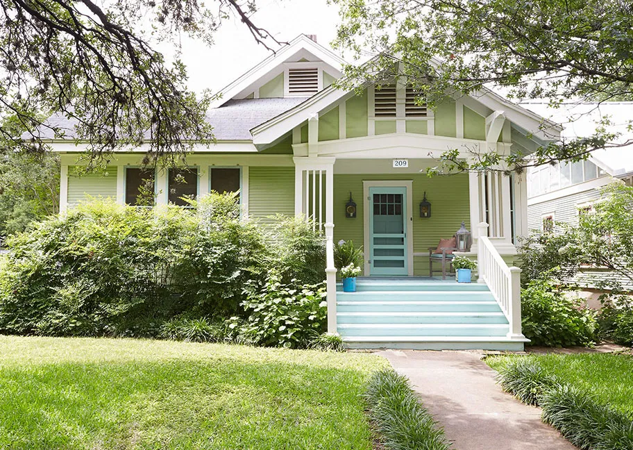 Mặt tiền nhà cấp 4 sơn màu xanh lá cho người mệnh Mộc