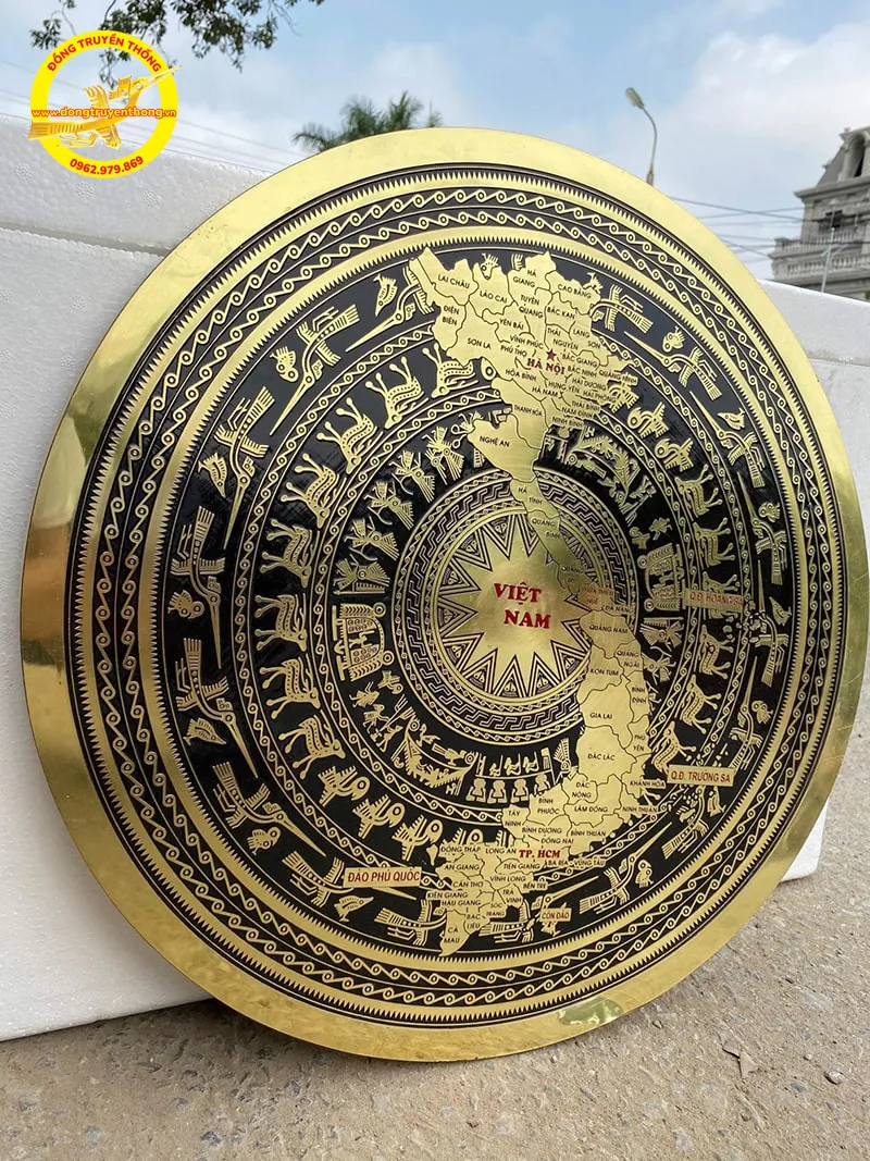 Mặt trống đồng có bản đồ kích thước lớn