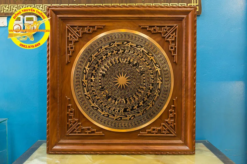 Tranh mặt trống đồng khung gỗ