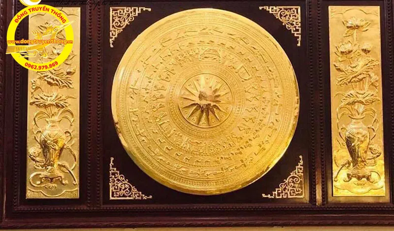 Tranh mặt trống đồng dát vàng 24k