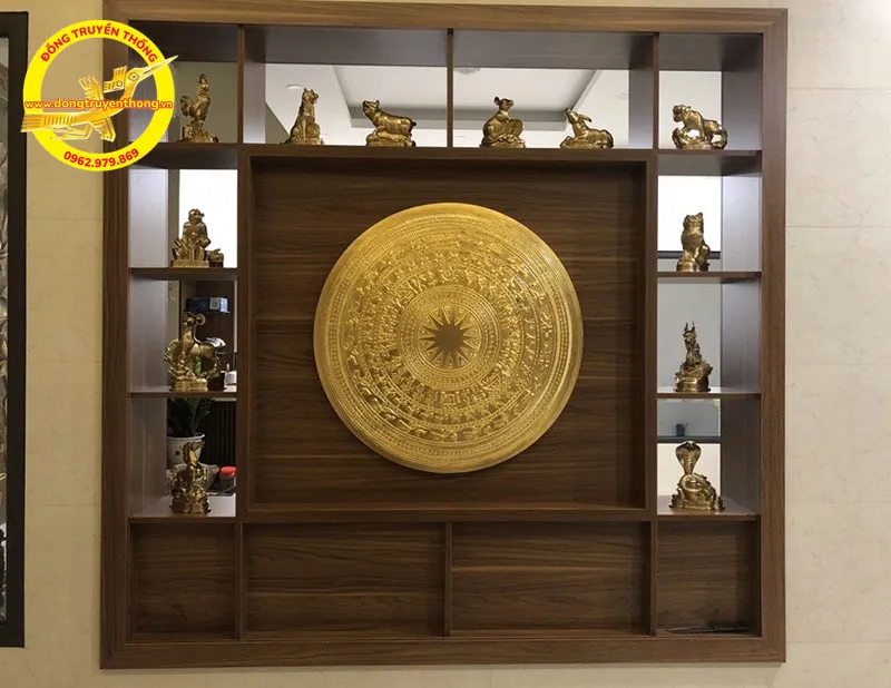 Mặt trống đồng kết hợp kệ trang trí gỗ