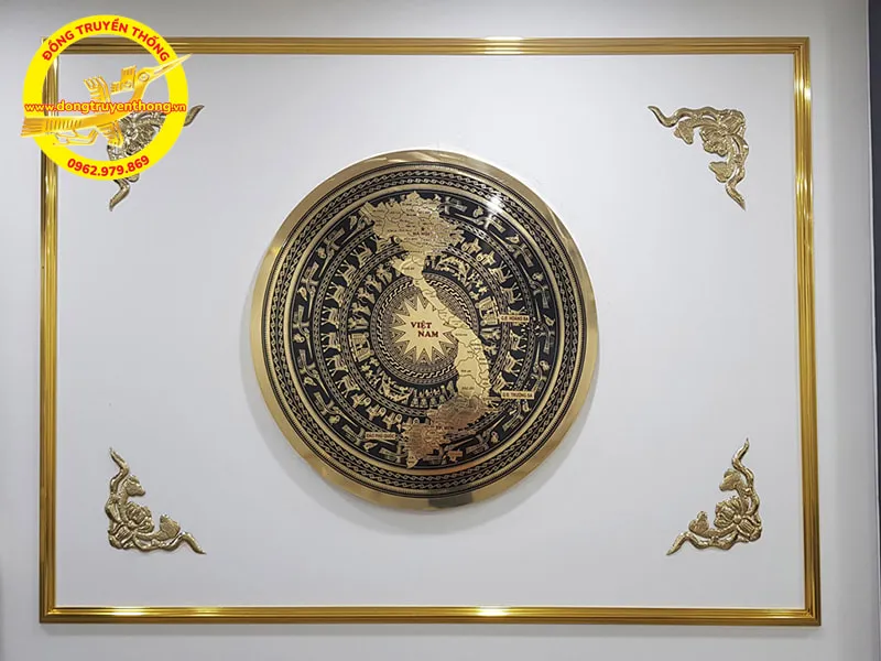 Mặt trống đồng có hình bản đồ chữ S của Việt Nam