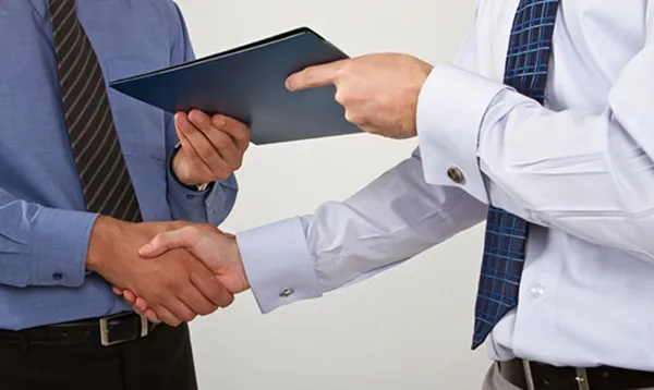 Hình minh họa quy trình kiểm tra chất lượng và biên bản bàn giao bàn ghế gỗ tự nhiên