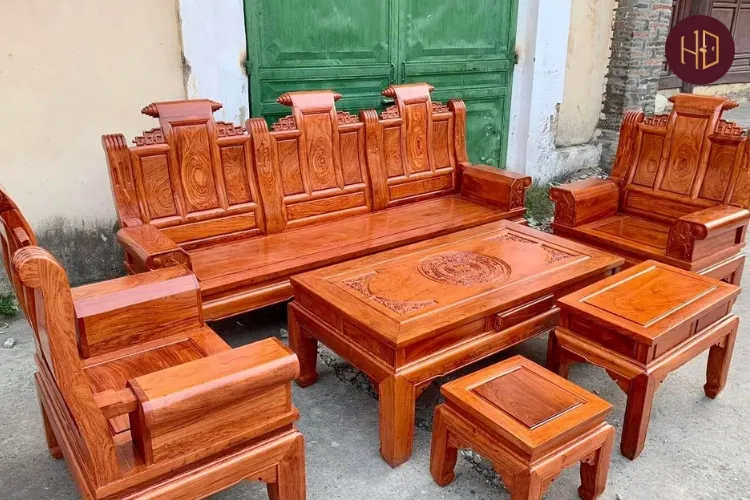 Mẫu bàn ghế gỗ hương chạm khắc nhẹ nhàng, kết hợp nét hiện đại và truyền thống