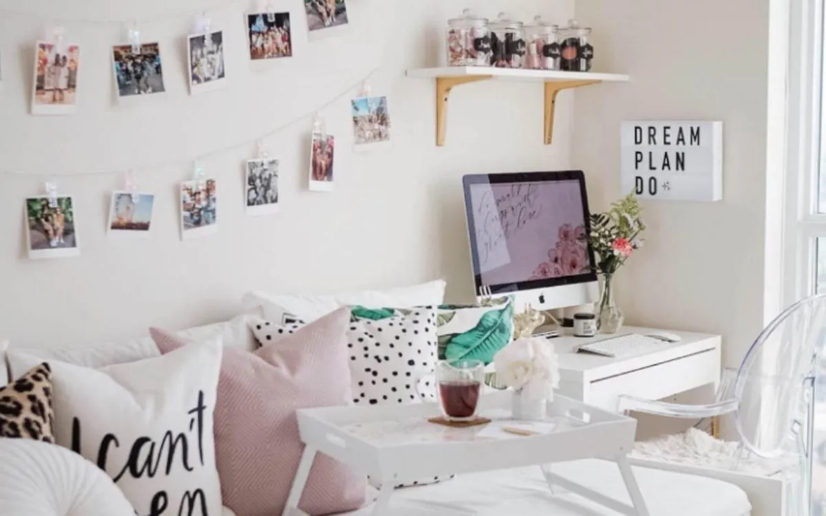 Đồ trang trí phòng bé gái