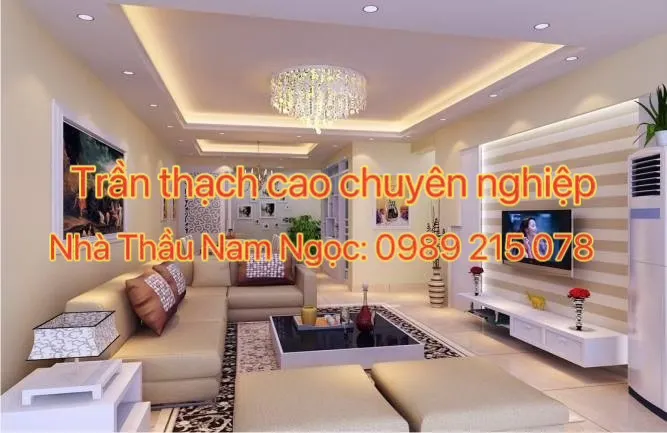 Trần thạch cao phòng khách 30m2 thông bếp, nẹp inox phân khu