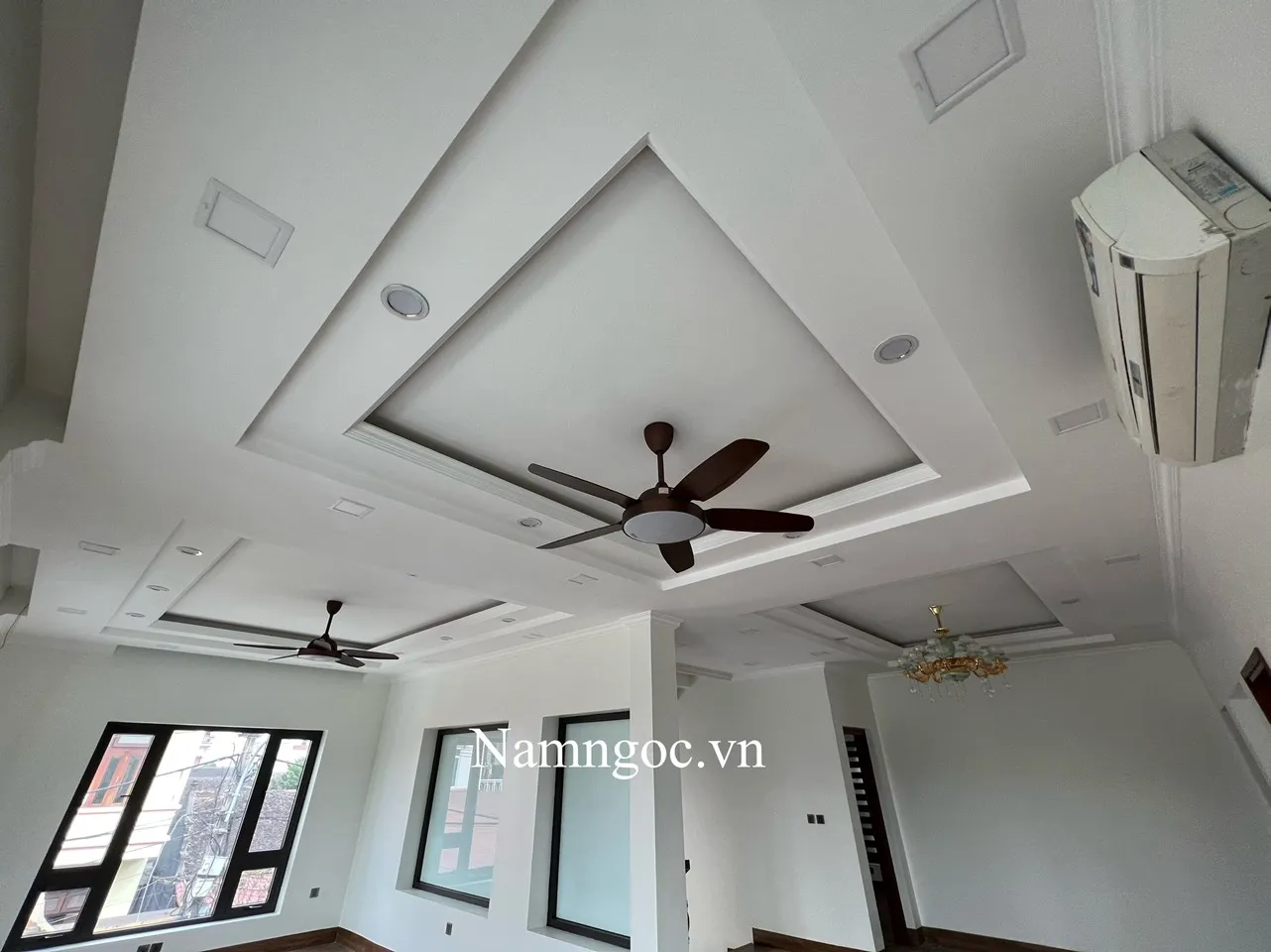 Trần thạch cao phòng khách hình chữ L