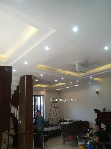 Trần thạch cao phòng khách thông phòng thờ 35m2