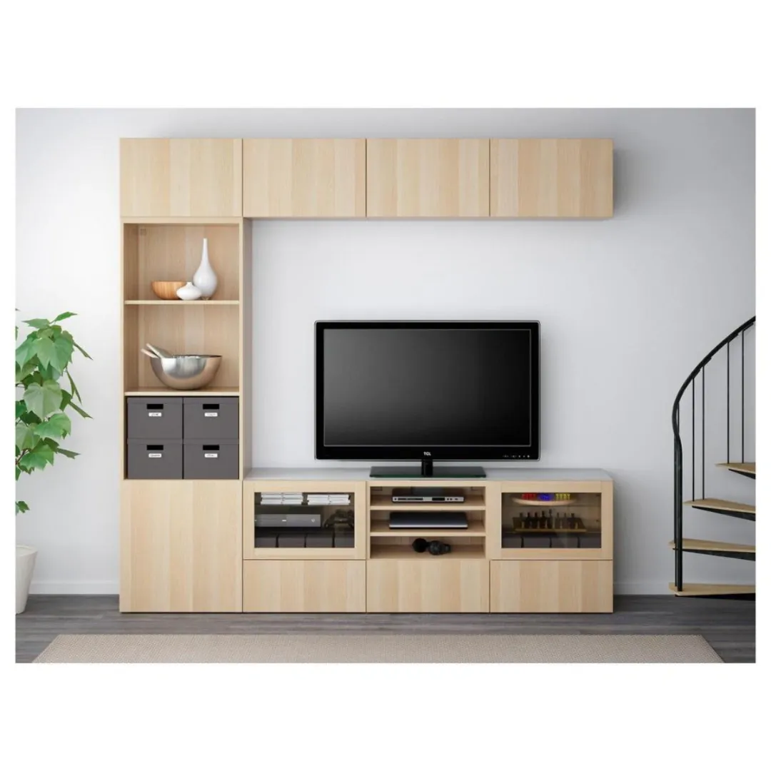 Chi tiết tủ gỗ để tivi phòng khách với các đường nét chạm khắc và ngăn kéo