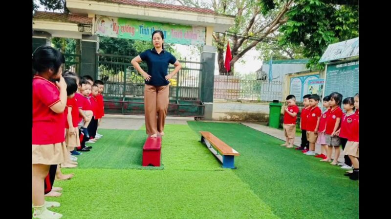 Giáo Án Đi Bước Dồn Ngang Trên Ghế Thể Dục Cho Trẻ 5-6 Tuổi
