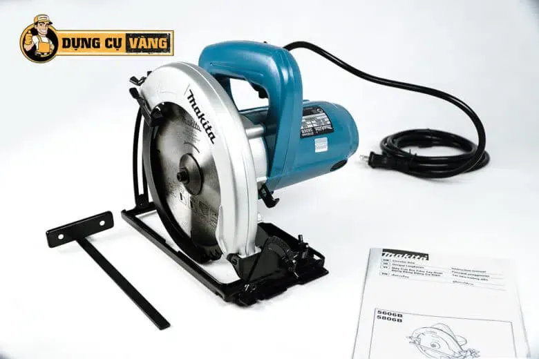 Máy cưa gỗ cầm tay Makita với thiết kế hiện đại và mạnh mẽ giúp nâng cao năng suất lao động