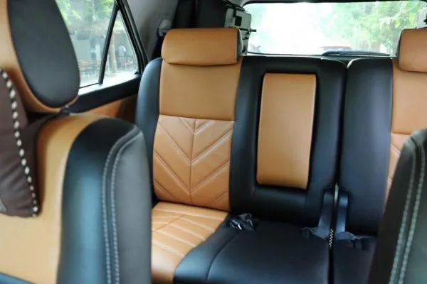 Ghế da ô tô được may theo phong cách mới, kết hợp giữa màu sắc và kiểu dáng hiện đại