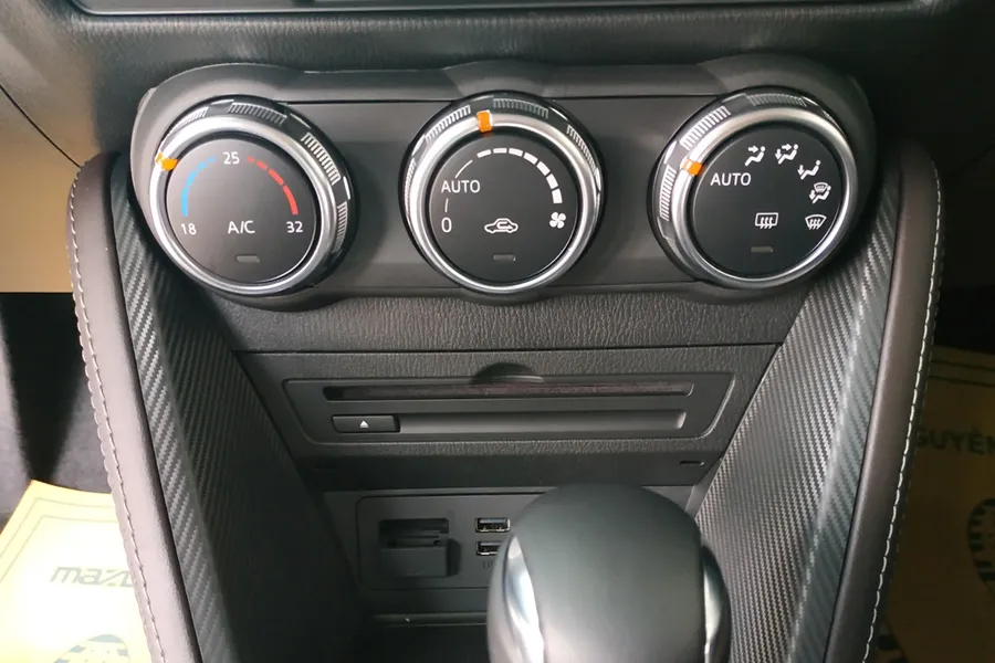 Điều hòa tự động Mazda 2 Premium SE 2019