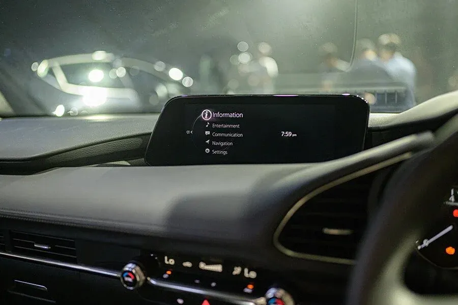 Màn hình giải trí 8.8 inch