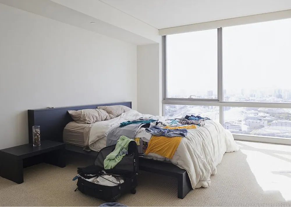 Đồ đạc dưới gầm giường