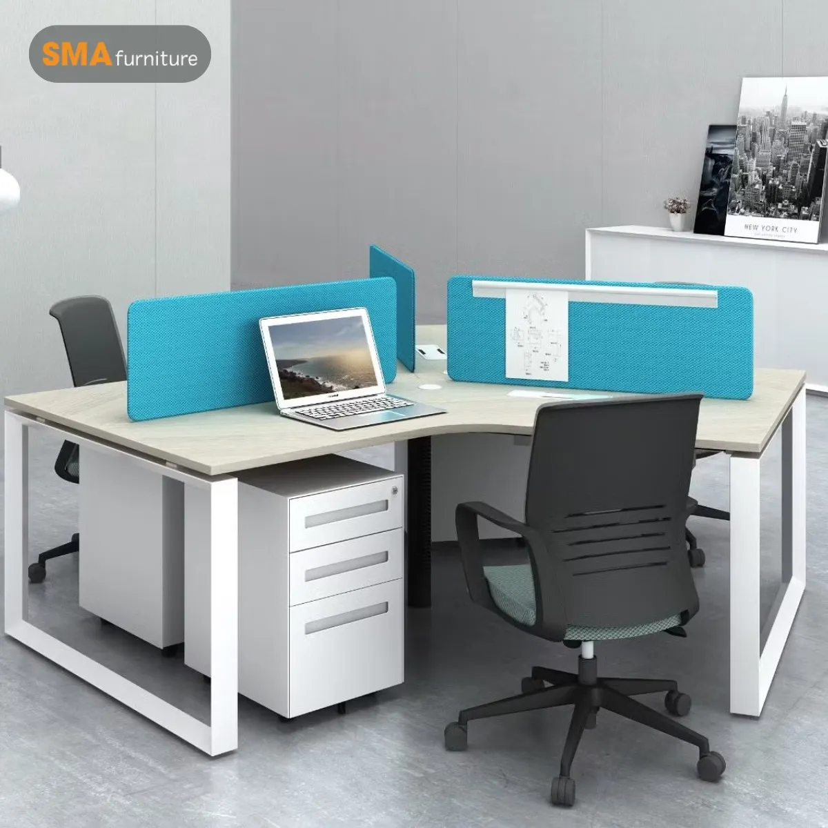 Thiết kế module bàn làm việc 3 người có các vách ngăn phân chia góc làm việc