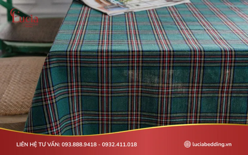 Khăn trải bàn hình chữ nhật được dùng nhiều trong phòng ăn của người Việt