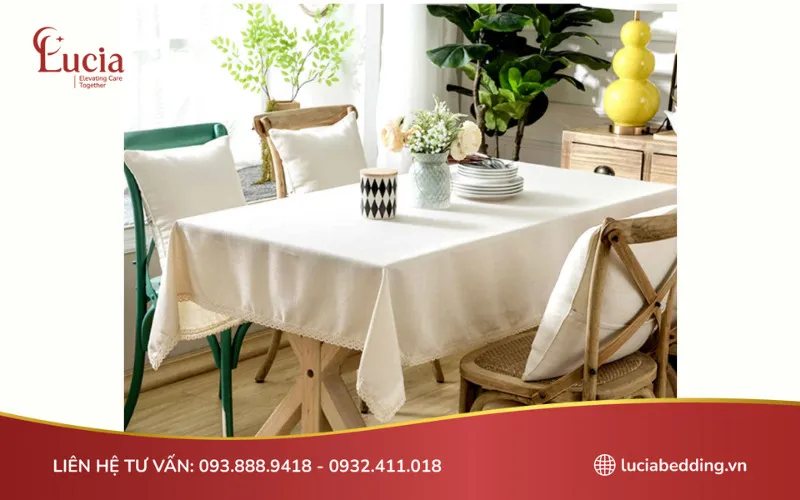 Lan Decor nổi bật với các mẫu khăn trải bàn có thiết kế vintage, gần gũi
