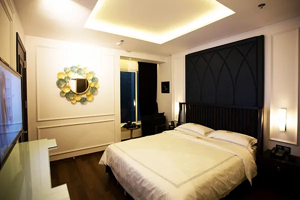 Căn phòng tại Nguyễn Anh Hotel với thiết kế lồng chim mang đến sự quyến rũ độc đáo