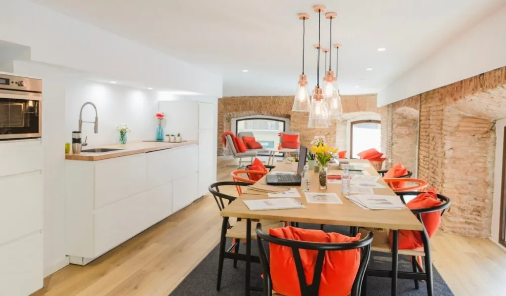 Bếp mở kết hợp phòng ăn nhà cấp 4