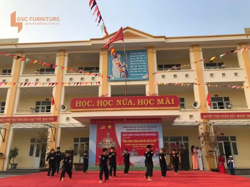 Nhiều trường học tại Việt Nam sử dụng khẩu hiệu học, học nữa, học mãi