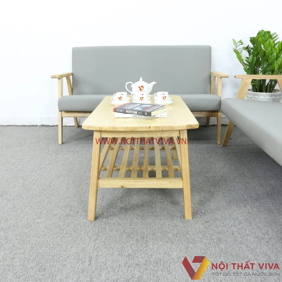 Bộ bàn ghế phòng khách nhỏ gọn hiện đại, tông màu gỗ sáng và đệm bọc nỉ trẻ trung